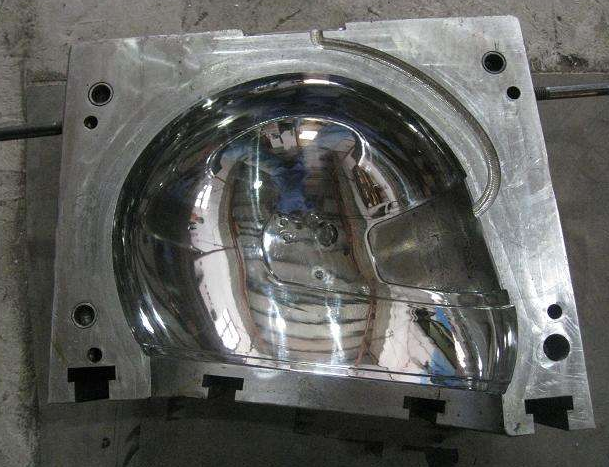 三線立式加工中心850plus-摩托車(chē)頭盔模具加工案例(圖3) 三線立式加工中心850plus-摩托車(chē)頭盔模具加工案例(圖3)