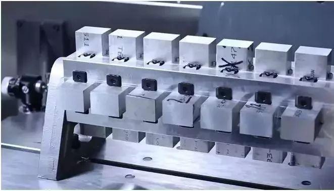 【新手必看】3軸、3+2軸、5軸加工的區(qū)別是什么？(圖11)