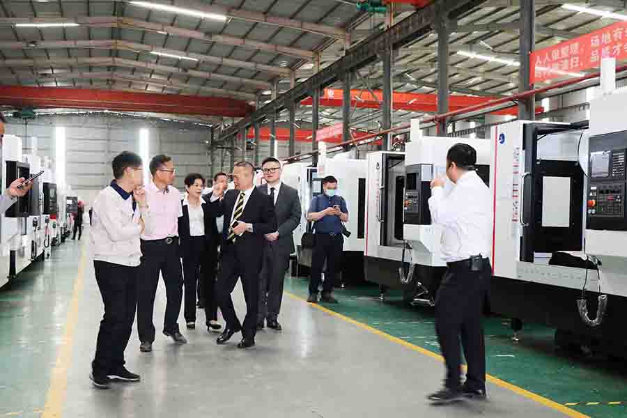 香港鑄造業(yè)總會總理事會成員蒞臨巨高機床指導工作(圖7) 香港鑄造業(yè)總會總理事會成員蒞臨巨高機床指導工作(圖7)